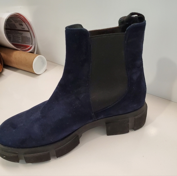 Triver Flight Navy Suede Lug Sole Ladies Chelsea Boot US Sz 8.5, EU 38 - Picture 2 of 10